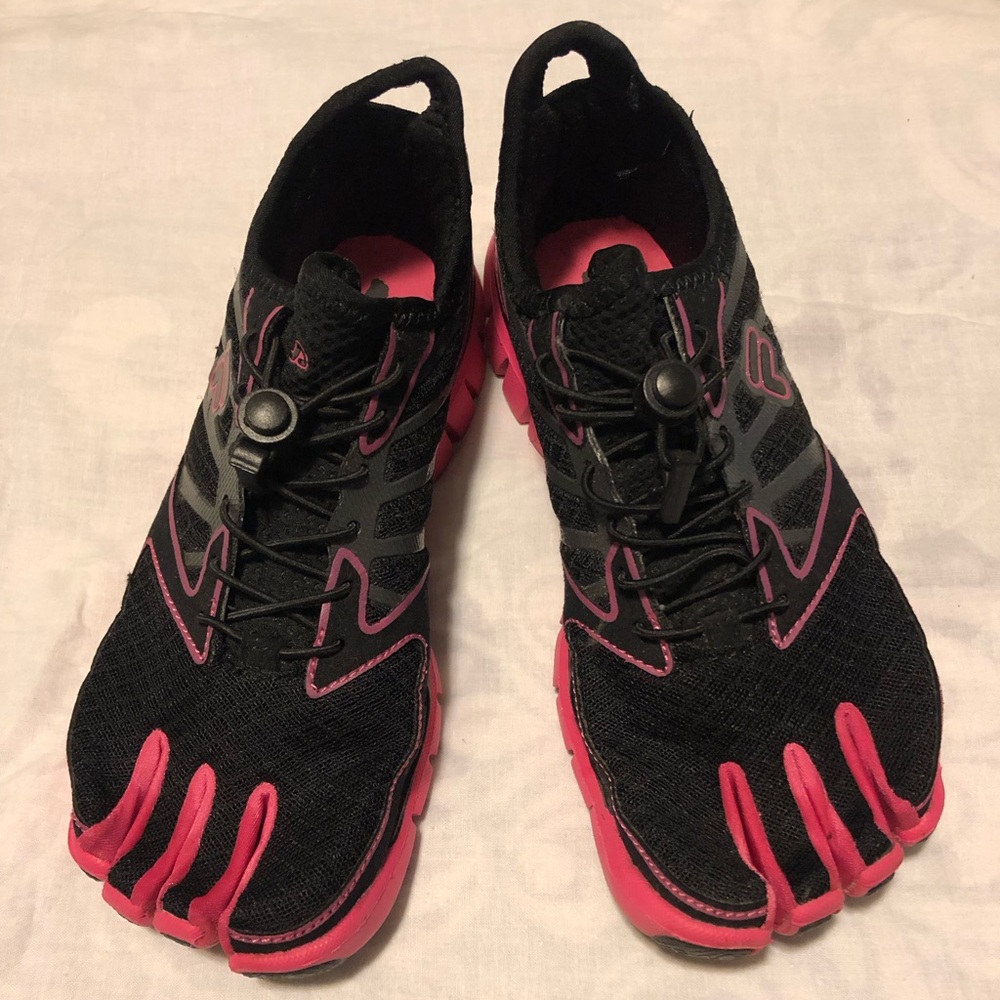 Skeletoes Sneakers